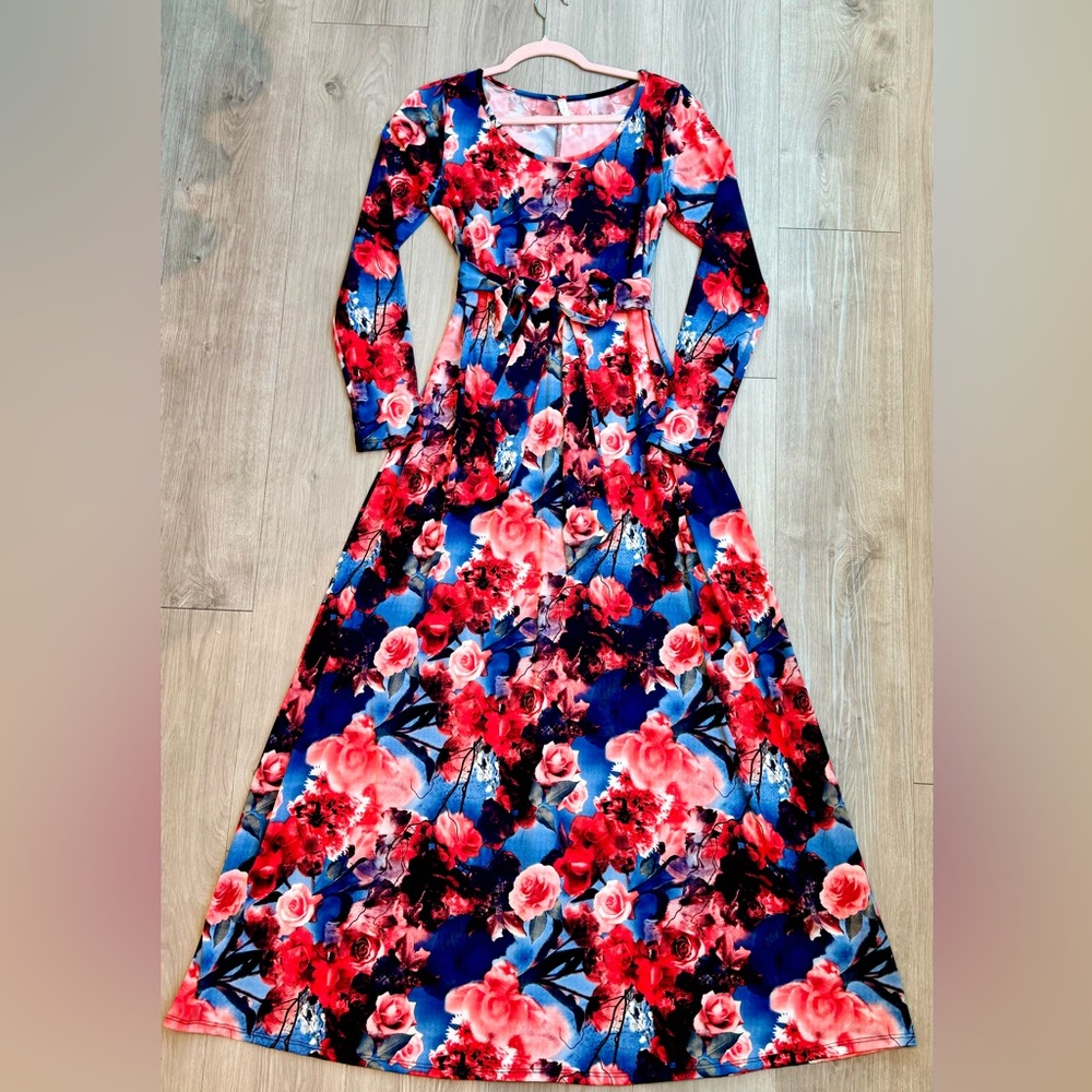 Beautiful size Medium floral stretchy maxi dress from Pink Blush!!!